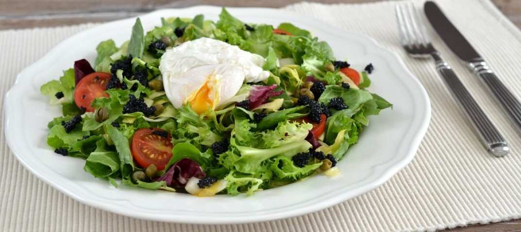 Salad with poached egg, caviar and chicory