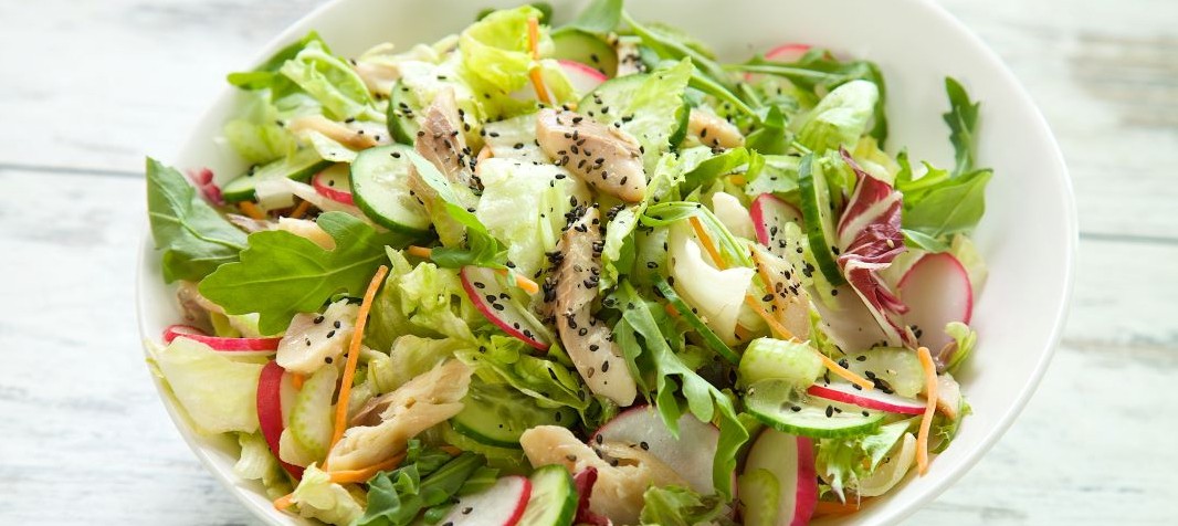 Salad with smoked trout, radish and rocket