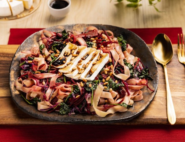  Tagliatelle z suszoną żurawiną i serem camembert 