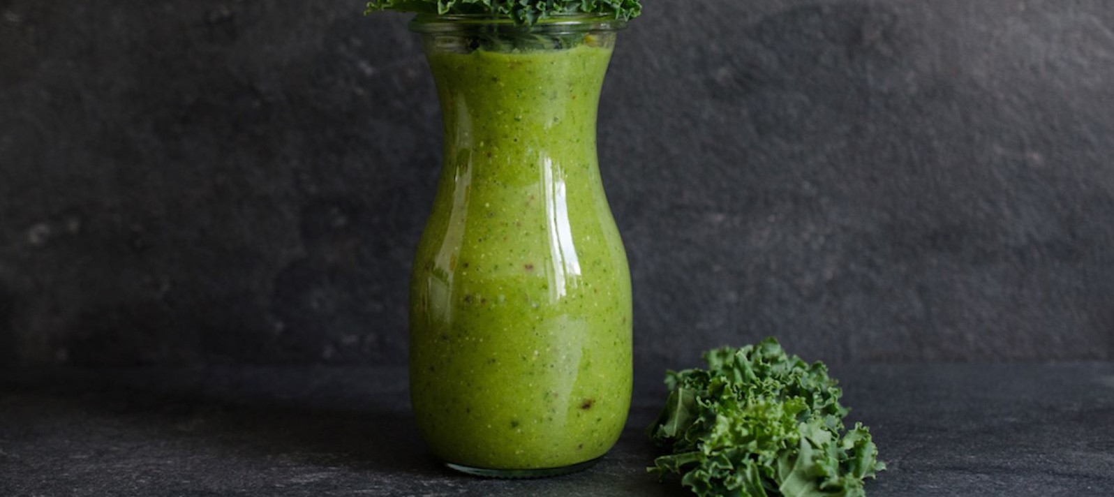 Kale and Spinach Smoothie with Pumpkin Seeds